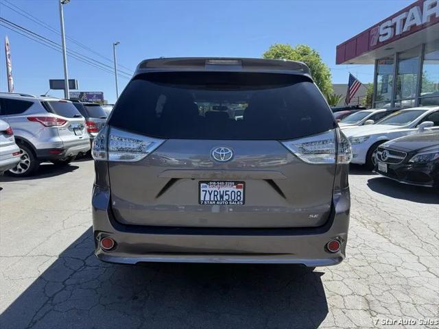 2017 Toyota Sienna SE 8 Passenger
