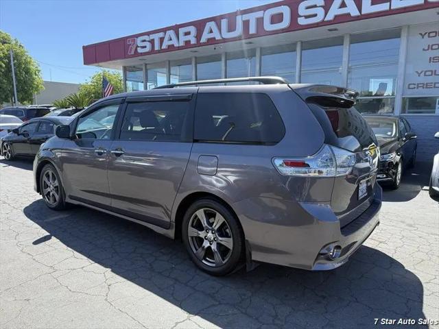 2017 Toyota Sienna SE 8 Passenger