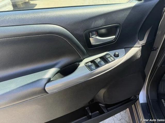 2017 Toyota Sienna SE 8 Passenger