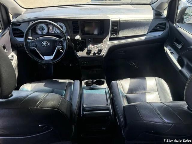 2017 Toyota Sienna SE 8 Passenger