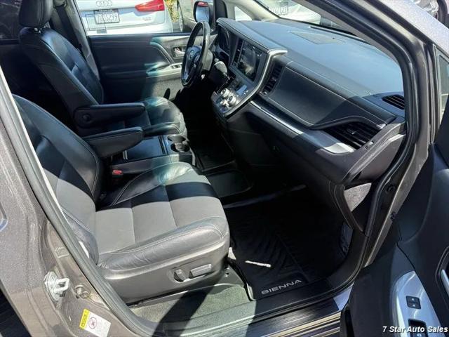 2017 Toyota Sienna SE 8 Passenger