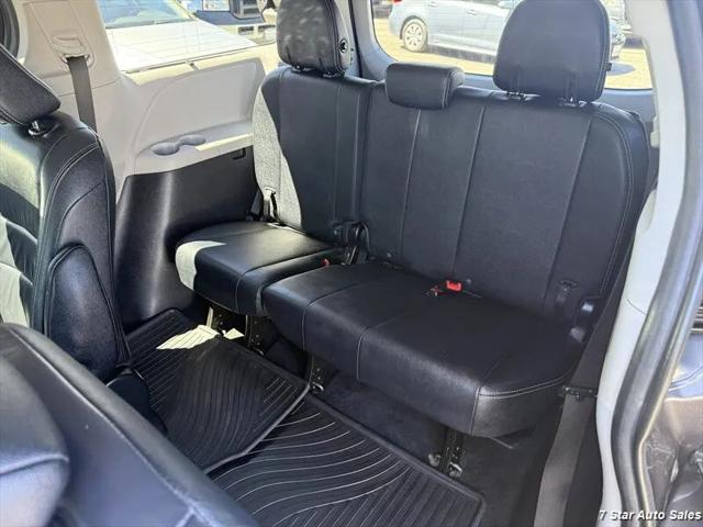 2017 Toyota Sienna SE 8 Passenger