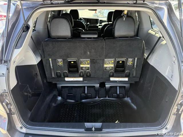 2017 Toyota Sienna SE 8 Passenger