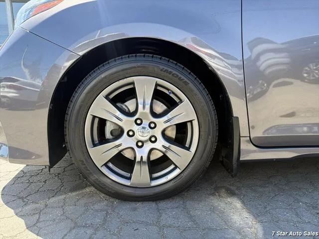 2017 Toyota Sienna SE 8 Passenger