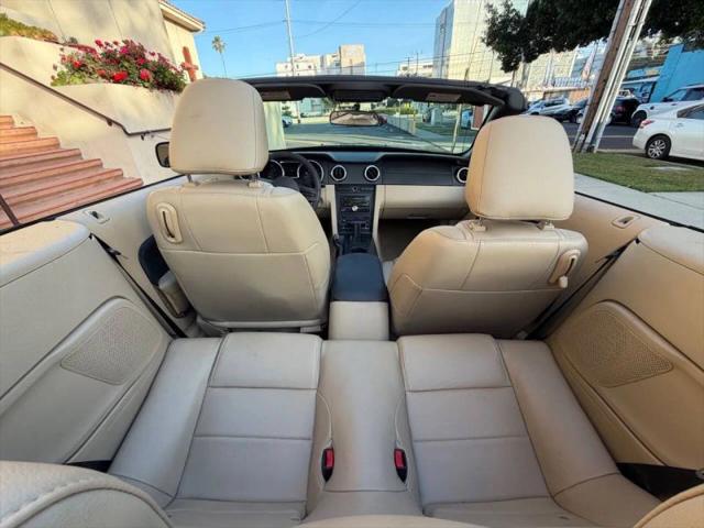 2007 Ford Mustang V6 Deluxe
