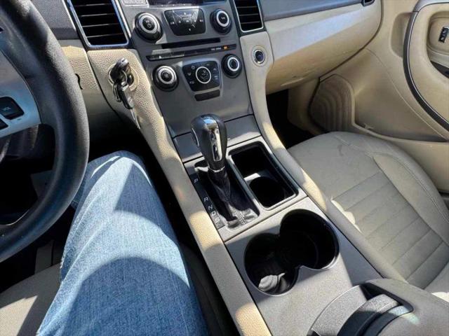 2014 Ford Taurus SE