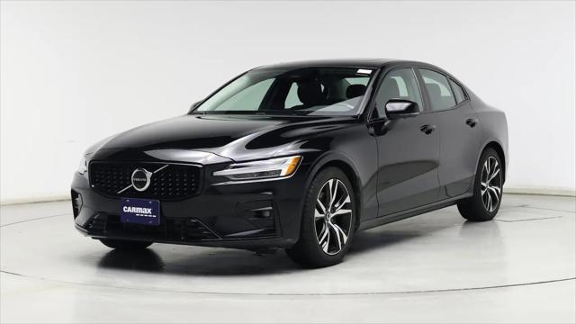 2024 Volvo S60 B5 Plus Dark Theme