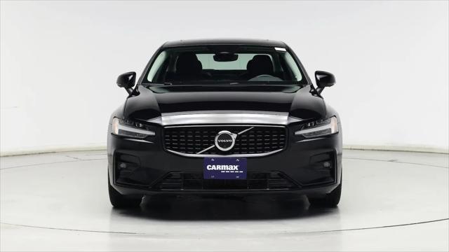 2024 Volvo S60 B5 Plus Dark Theme