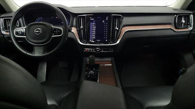 2024 Volvo S60 B5 Plus Dark Theme