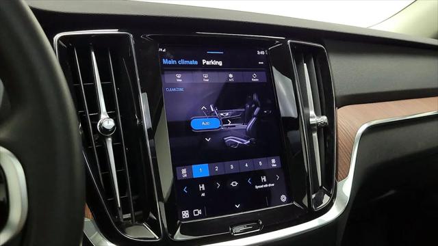 2024 Volvo S60 B5 Plus Dark Theme