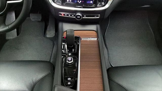 2024 Volvo S60 B5 Plus Dark Theme