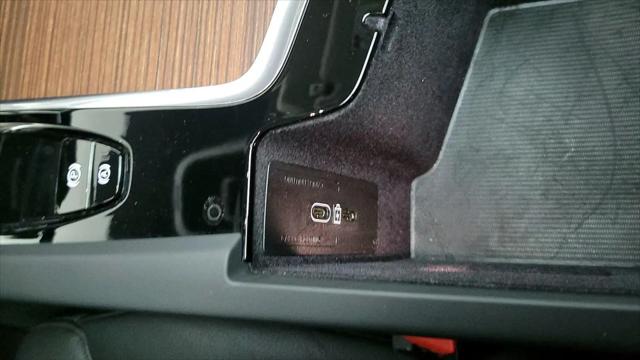 2024 Volvo S60 B5 Plus Dark Theme