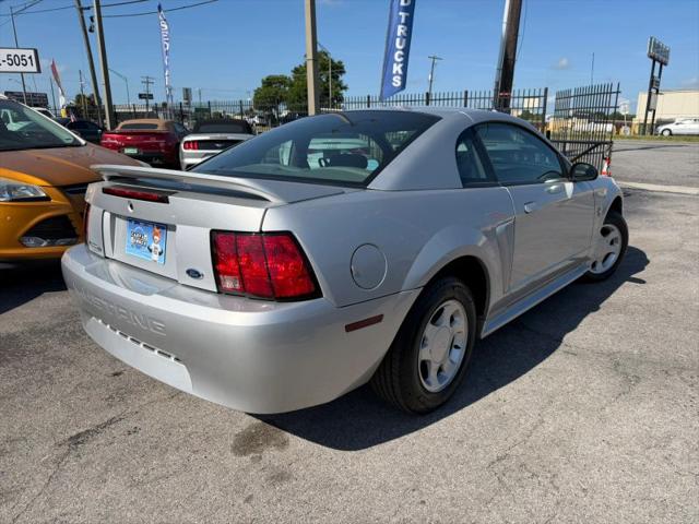 2000 Ford Mustang Base