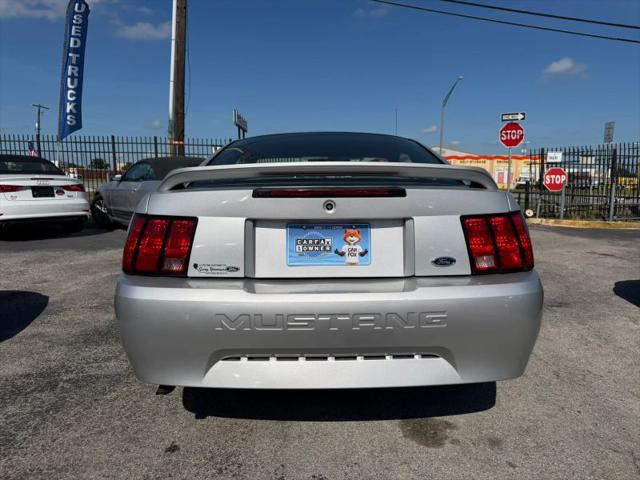 2000 Ford Mustang Base