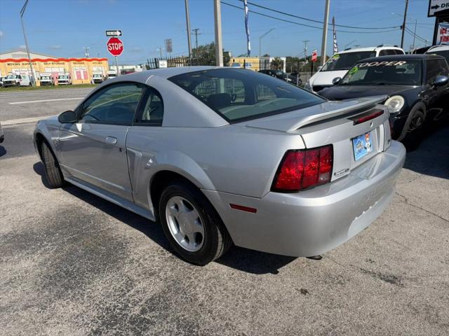 2000 Ford Mustang Base