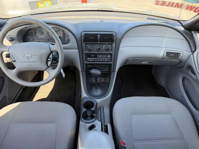 2000 Ford Mustang Base