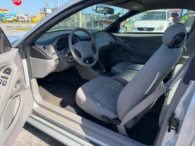 2000 Ford Mustang Base