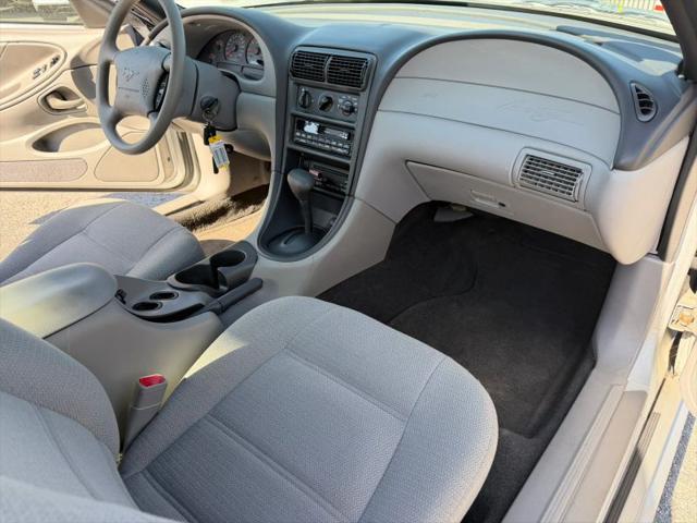 2000 Ford Mustang Base