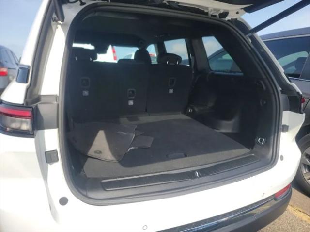 2024 Jeep Grand Cherokee Laredo 4x4