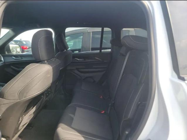 2024 Jeep Grand Cherokee Laredo 4x4