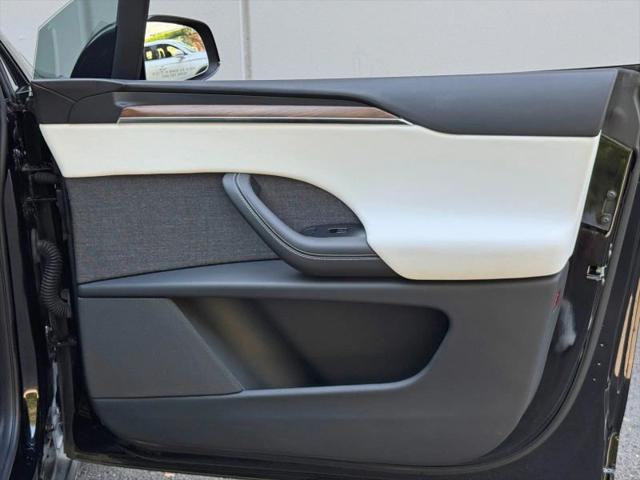 2023 Tesla Model X Standard Range