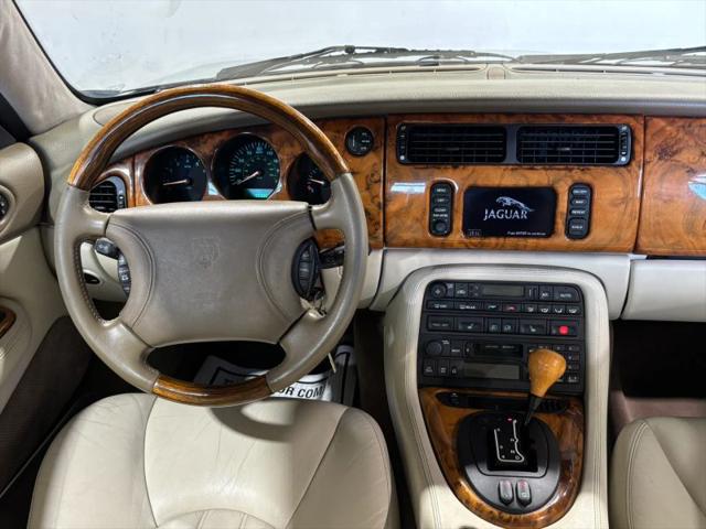 2000 Jaguar XK8 XK8