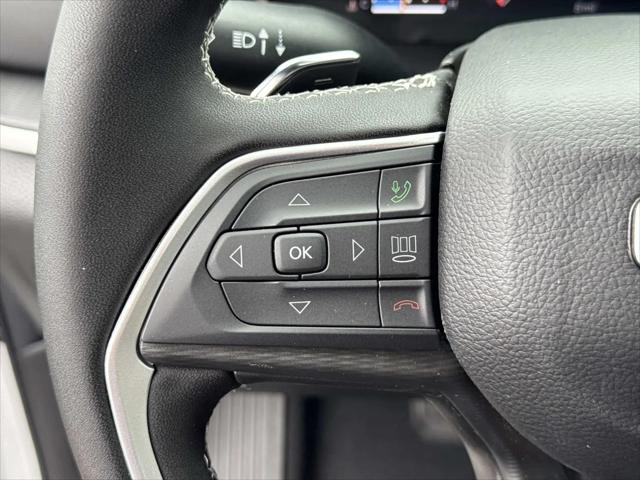 2026 Jeep Grand Cherokee Laredo 4x2
