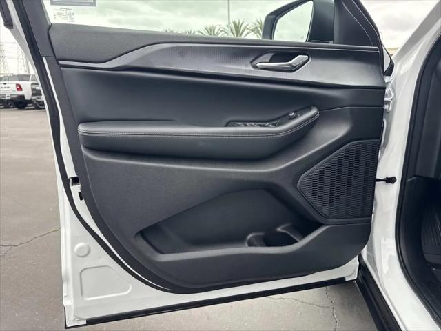 2026 Jeep Grand Cherokee Laredo 4x2