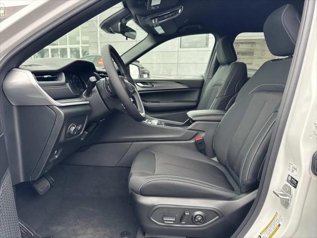 2026 Jeep Grand Cherokee Laredo 4x2