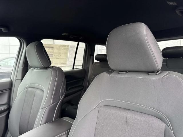 2026 Jeep Grand Cherokee Laredo 4x2