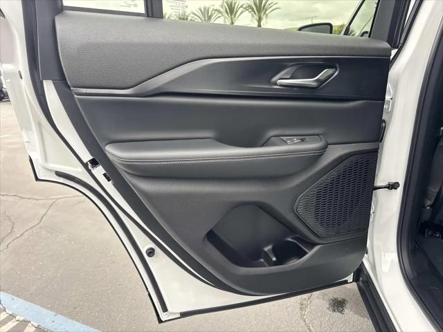 2026 Jeep Grand Cherokee Laredo 4x2