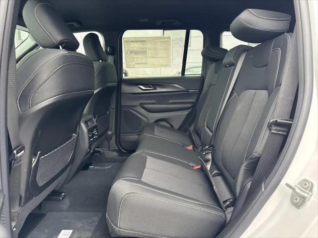 2026 Jeep Grand Cherokee Laredo 4x2