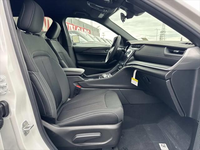 2026 Jeep Grand Cherokee Laredo 4x2
