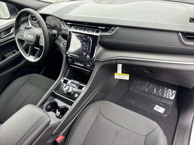 2026 Jeep Grand Cherokee Laredo 4x2