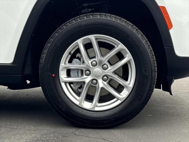 2026 Jeep Grand Cherokee Laredo 4x2