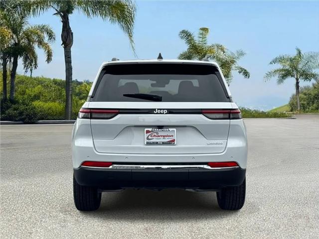 2026 Jeep Grand Cherokee Laredo 4x2