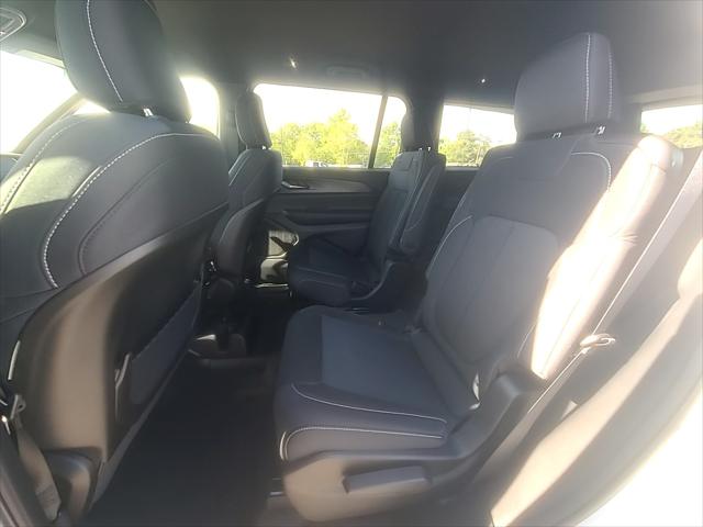 2026 Jeep Grand Cherokee L Laredo 4x2