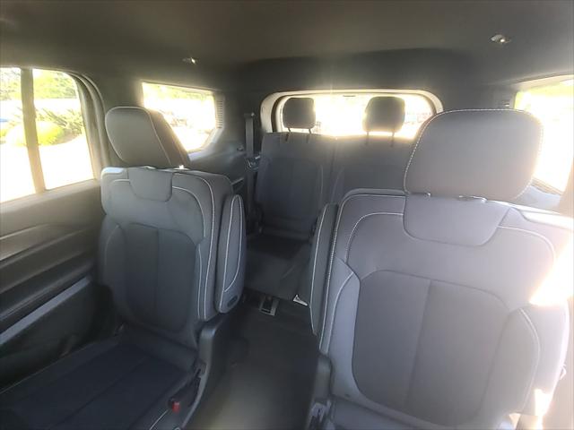 2026 Jeep Grand Cherokee L Laredo 4x2
