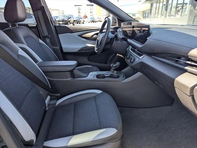 2025 Buick NV Preferred FWD