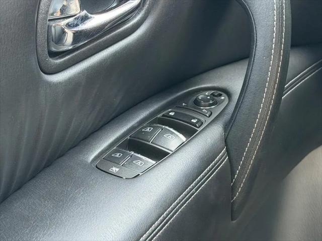 2015 INFINITI QX80 Standard