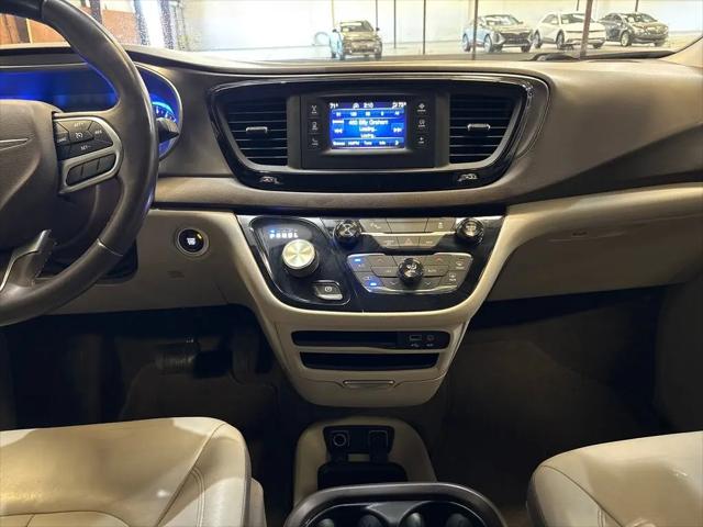 2017 Chrysler Pacifica Touring-L