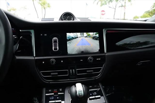2022 Porsche Macan Macan