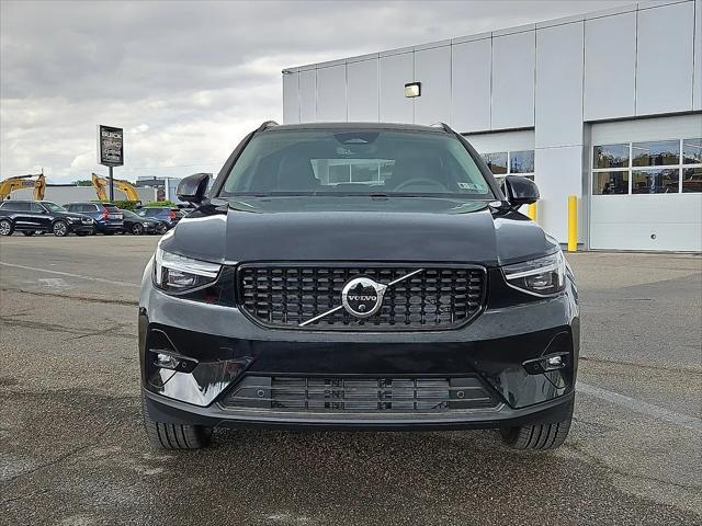2026 Volvo XC40 Plus, B5 AWD Gas (mild hybrid), Dark