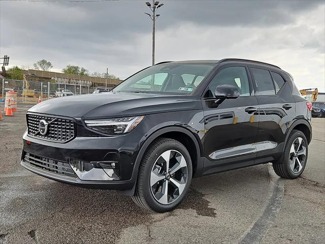 2026 Volvo XC40 Plus, B5 AWD Gas (mild hybrid), Dark