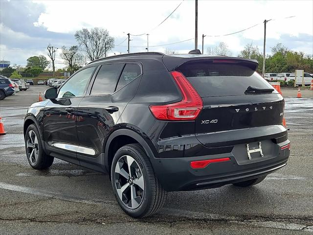 2026 Volvo XC40 Plus, B5 AWD Gas (mild hybrid), Dark