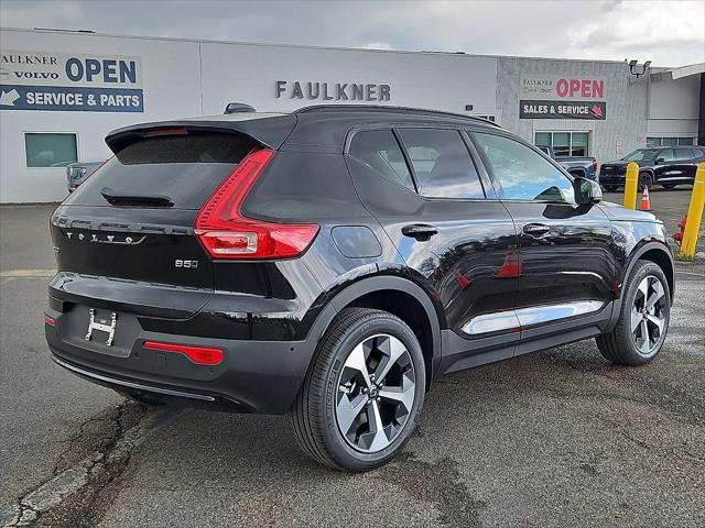 2026 Volvo XC40 Plus, B5 AWD Gas (mild hybrid), Dark