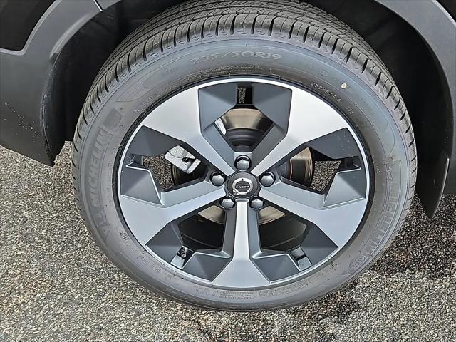 2026 Volvo XC40 Plus, B5 AWD Gas (mild hybrid), Dark