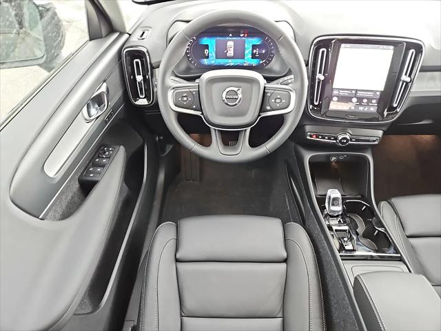 2026 Volvo XC40 Plus, B5 AWD Gas (mild hybrid), Dark