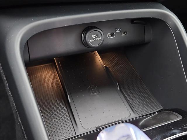 2026 Volvo XC40 Plus, B5 AWD Gas (mild hybrid), Dark