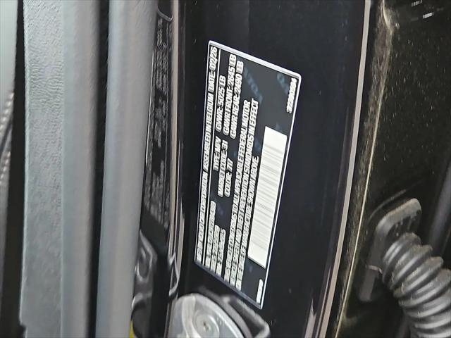 2026 Volvo XC40 Plus, B5 AWD Gas (mild hybrid), Dark
